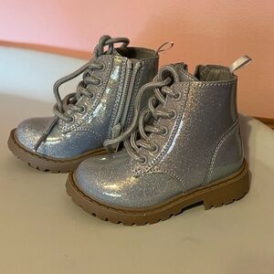 TODDLER SIZE 5 OLD NAVY BOOTS